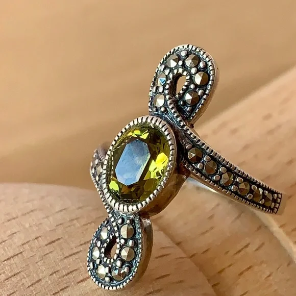VINTAGE JUDITH JACK STERLING SILVER 925 OLIVE GREEN QUARTZ AND MARCASITE RING